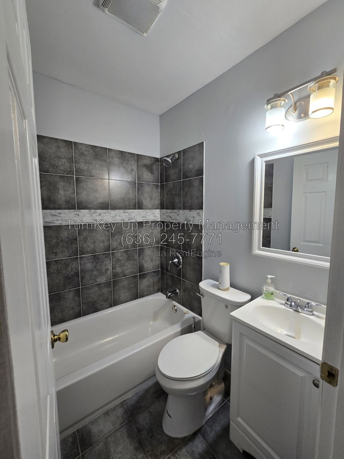 Cozy & Inviting 2-Bedroom Saint Louis Home | 920 Sq Ft Comfort | Section 8 Welcome! property image